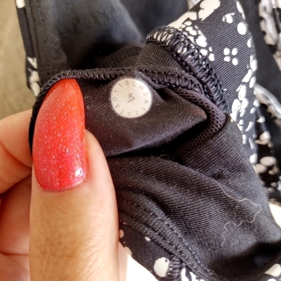 Lululemon Slide With Me Bra Chirasu Black / Chirakasu Alpine White sz 4 - Picture 7 of 7